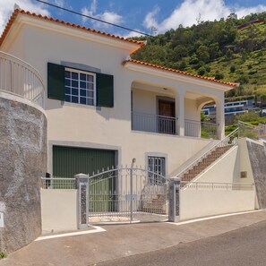 Exterior - Familia Teixeira House by Atlantic Holiday (Calheta)