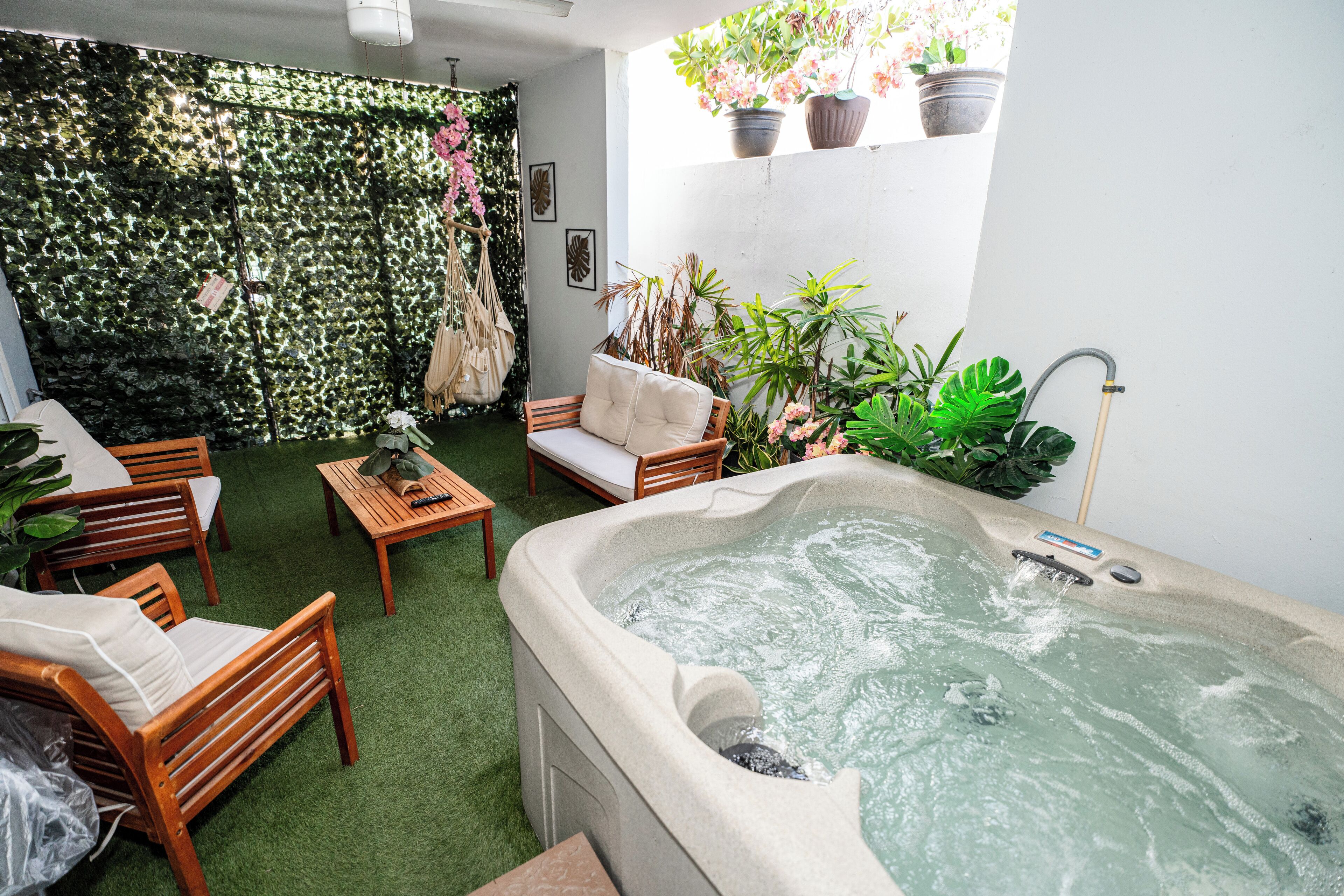 Indoor spa tub