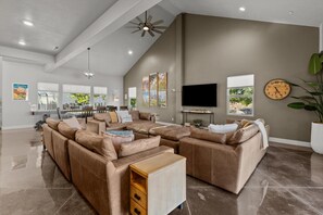 Smart TV, ping pong - Sandy Bottoms West - Brand New Pool & Spa (Hurricane)