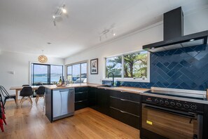 Micro-ondes, four, plaque de cuisson, lave-vaisselle