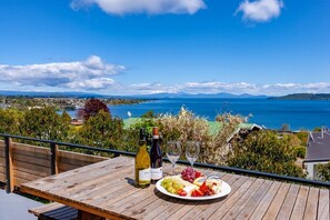 Outdoor dining - Lakeview Lookout Taupo (Taupo)