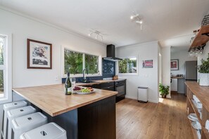 Mikrowelle, Ofen, Herdplatte, Geschirrspüler