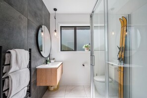 Bathroom - Lakeview Lookout Taupo (Taupo)