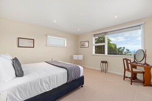 4 quartos, ferros/tábuas de passar roupa, Wi-Fi de cortesia