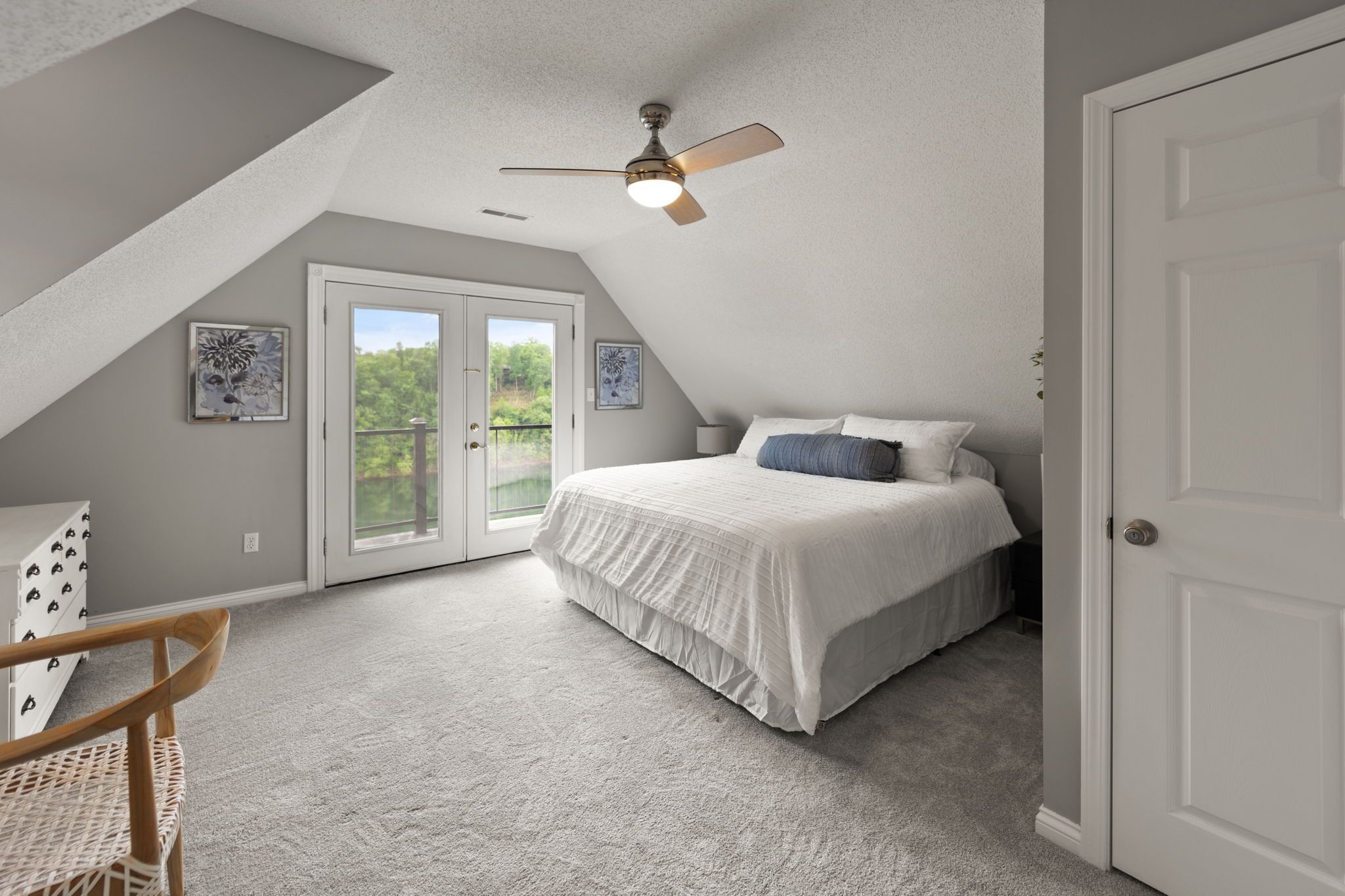 4 bedrooms, desk, free WiFi, bed sheets