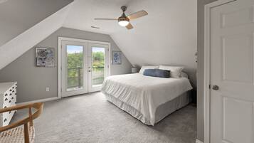 4 bedrooms, desk, free WiFi, bed sheets