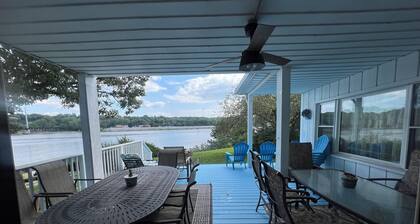 Magnificent Riverfront Victorian House steps from downtown Ottawa !