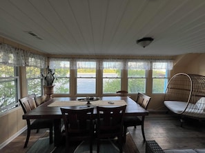 Dining - Magnificent Riverfront Victorian House steps from downtown Ottawa ! (Ottawa)