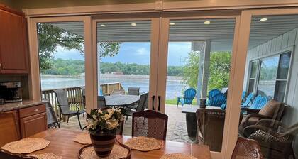 Magnificent Riverfront Victorian House steps from downtown Ottawa !