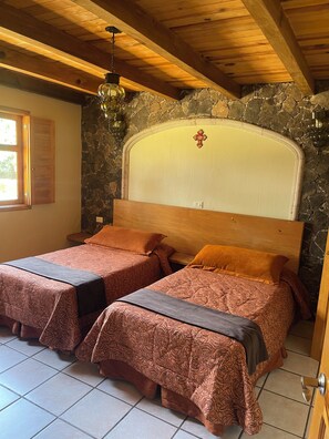 3 habitaciones, tabla de planchar con plancha y wifi gratis