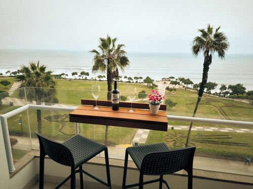 Departamento Elegante y Espacioso con Vista al Mar, Ideal Para Estadías Largas