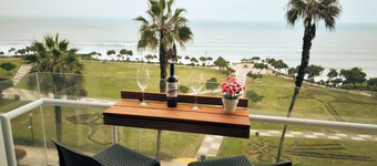 Departamento Elegante y Espacioso con Vista al Mar, Ideal Para Estadías Largas