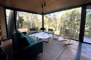 TV, fireplace - Cabaña Cedro, alojamiento boutique en Avándaro (Valle de Bravo)