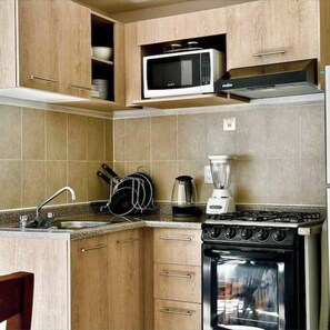 Cookware/dishes/utensils