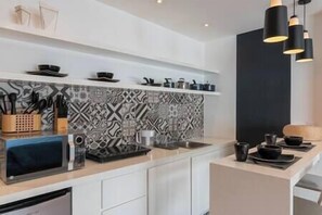 Fridge, microwave, stovetop, coffee/tea maker - Loft Chic en el Corazón de la CDMX Centro (Cuauhtémoc)