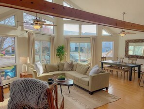 Smart TV, books - Bright A-Frame OC Fenwick line, 10 min walk to beach, 3 min to tiki/restaurant (Ocean City)