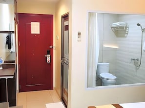 Bathroom - De Best Hotel (Batam)