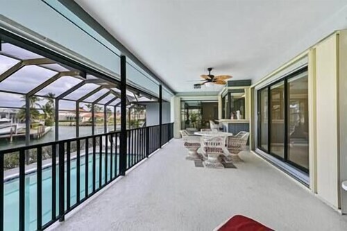 Island Escape - Waterfront pool home! Walk to the beach!