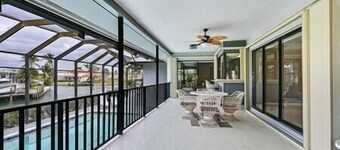 Island Escape - Waterfront pool home! Walk to the beach!