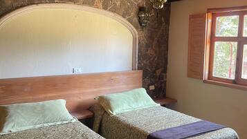 3 makuuhuonetta, silitysrauta/-lauta, Wi-Fi, vuodevaatteet