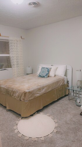 70's Boho Hideaway - Park/Ride - 10 Marinas within 15 Miles!