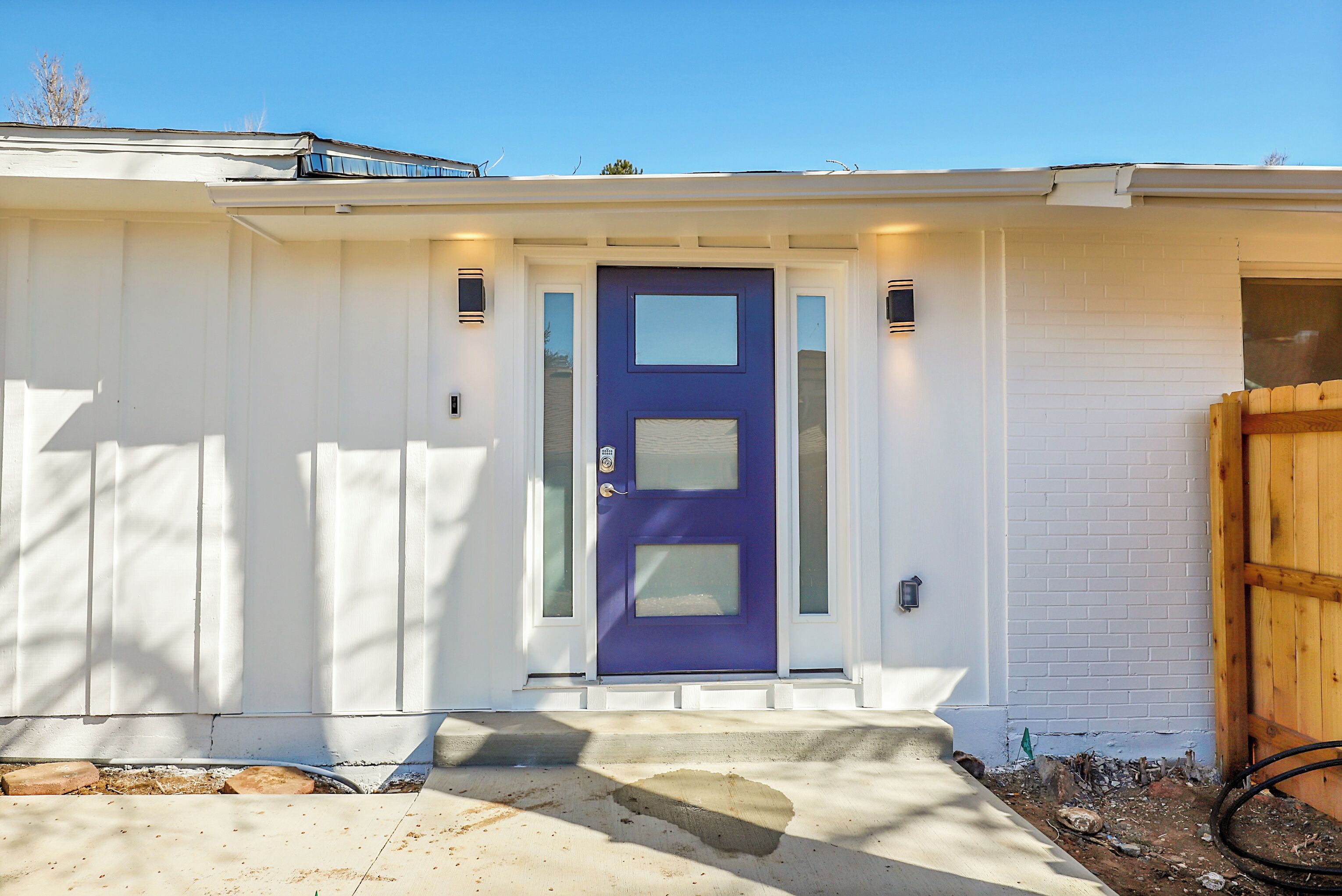 Beautiful Central location in Arvada. Close to downtown & parks! Parking for RV!