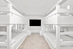 5 bedrooms, iron/ironing board, WiFi, bed sheets