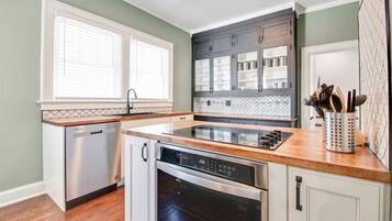 Micro-ondes, four, plaque de cuisson, lave-vaisselle