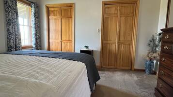 2 habitaciones, escritorio, tabla de planchar con plancha y wifi gratis
