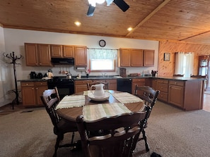 Fridge, microwave, oven, stovetop - Nanny's Place- Cozy Porchview Getaway B&B by Shawnee Hills Wine Trail and Parks (Jonesboro)