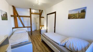 2 Schlafzimmer, Reisekinderbett, kostenloses WLAN, Bettwäsche