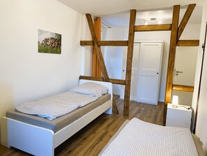 2 Schlafzimmer, Reisekinderbett, kostenloses WLAN, Bettwäsche