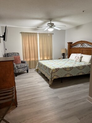 3 Schlafzimmer, Schreibtisch, Bügeleisen/Bügelbrett, WLAN