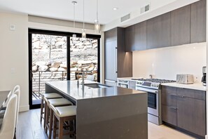 Refrigerador, microondas, horno, placa de cocina