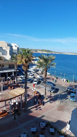 Outdoor dining - FL7 3 BR Bugibba Seafront LUX Apartments (Saint Paul's Bay)