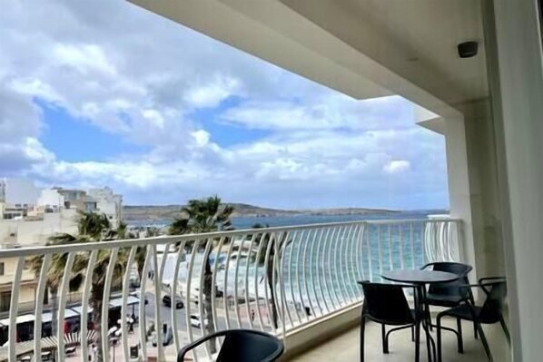 Property grounds - 3 BR Bugibba Seafront LUX Apartments (Saint Paul's Bay)