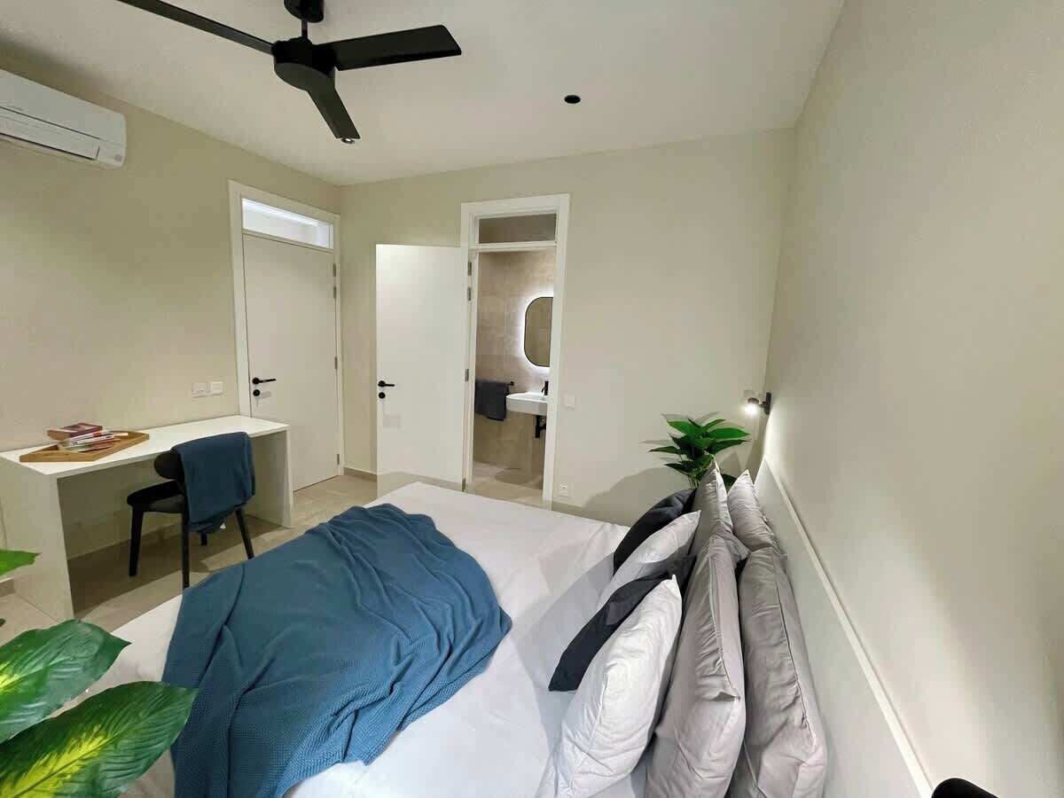 2 bedrooms, desk, iron/ironing board, travel cot