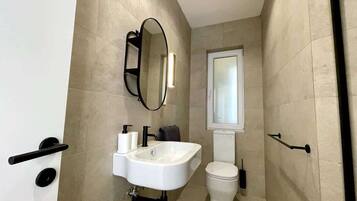 Hårføner og håndklær