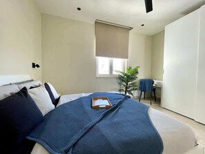 1 bedroom, iron/ironing board, WiFi, bed sheets - FL12 LUX Penthouse Bugibba Square (Saint Paul's Bay)
