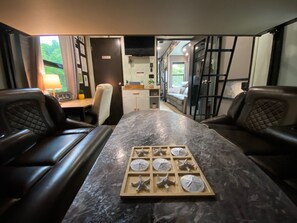 2 bedrooms, desk, iron/ironing board, bed sheets