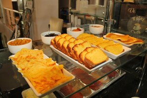 Free daily buffet breakfast