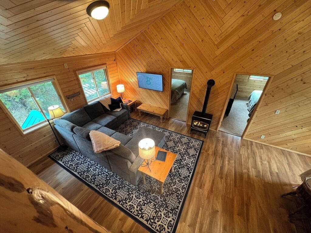 Televisión y chimenea 