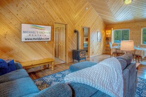 TV, fireplace -  20 Minutes to West Yellowstone. A 2 block walk to the Henry Fork. (Island Park)