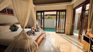 Villa, 1 camera da letto, lato piscina | 1 camera, una cassaforte in camera, una scrivania, ferro/asse da stiro