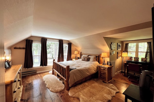 4 bedrooms, desk, WiFi, bed sheets