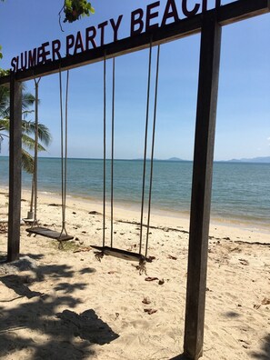 A beach swing set with a sign that reads "SLUMBER PARTY BEACH". - Slumber Party Koh Phangan Beach (Ko Pha-ngan)
