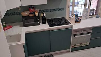 Micro-ondes, four, plaque de cuisson, lave-vaisselle