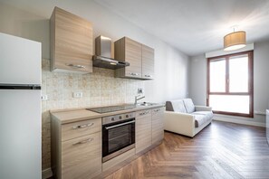 Fridge, oven, stovetop, dishwasher - YiD Quite Apartment With Parking (Firenze)