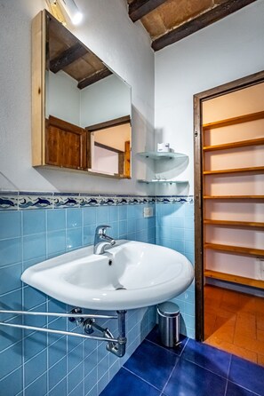 Unclassified image, 5 of 28, button - YiD Top-Floor Apartment with Panoramic Terrace in Florence (Firenze)