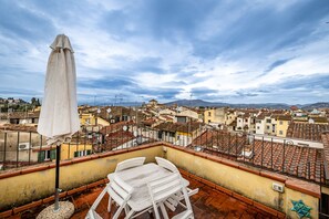 Unclassified image, 2 of 28, button - YiD Top-Floor Apartment with Panoramic Terrace in Florence (Firenze)